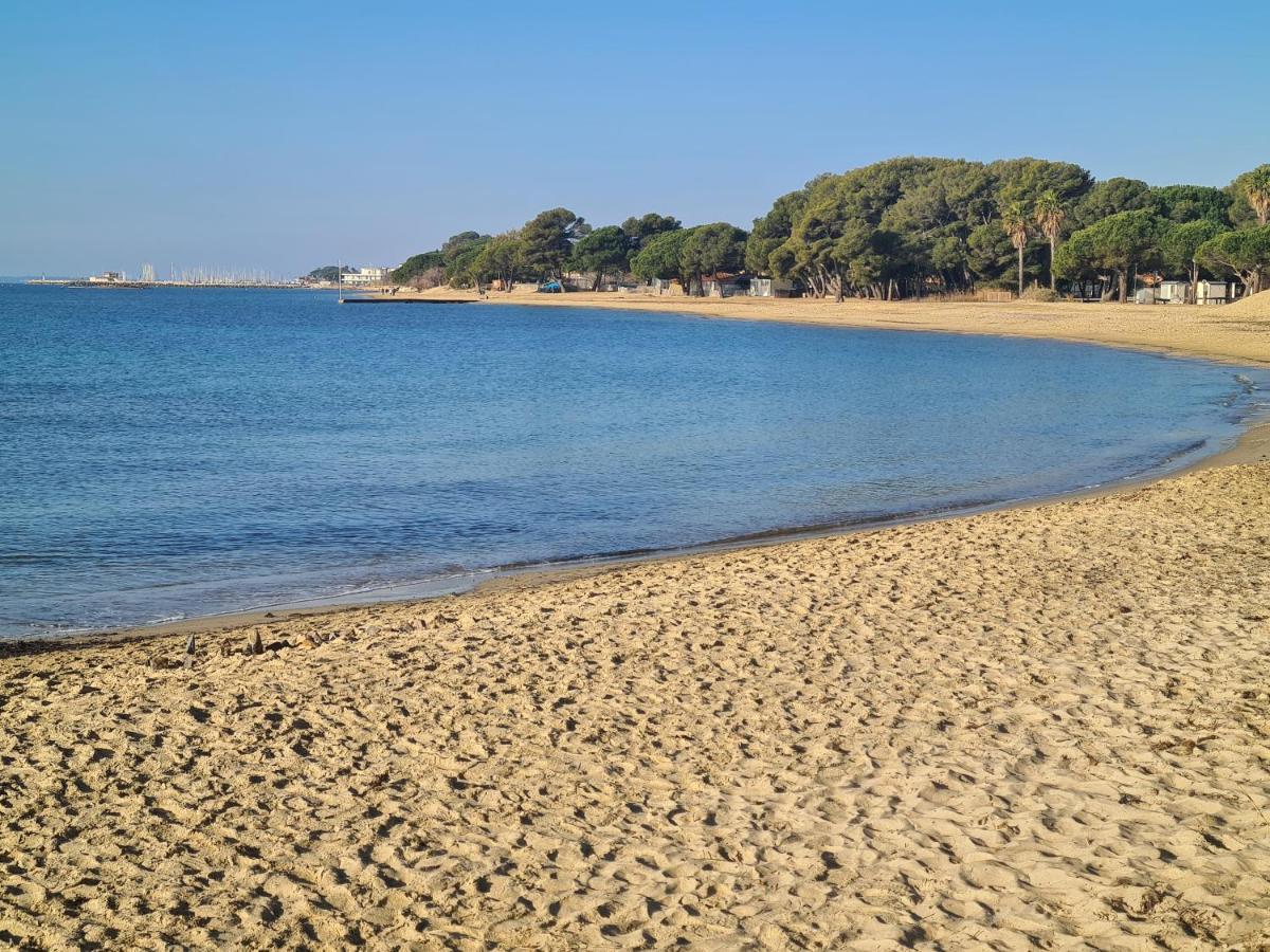 Petit Coin De Paradis Les Pieds Dans L'Eau 拉隆德莱丝莫里斯 外观 照片